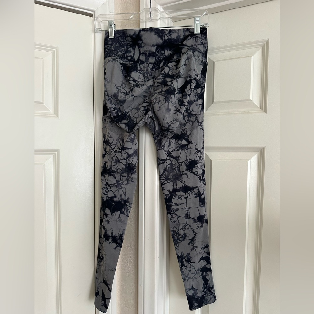 Tie-Dye Leggings with Butt Scrunch